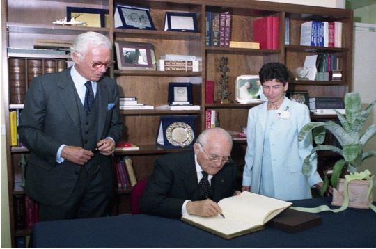Il Presidente della Repubblica Oscar Luigi Scalfaro inaugura il “Centro di Ricerche Coronariche” diretto dal Prof. Attilio Maseri (26/03/1999)